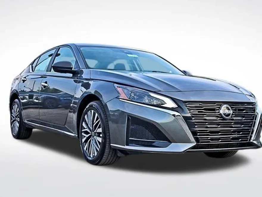 2025 Nissan Altima 2.5 SV photo 1