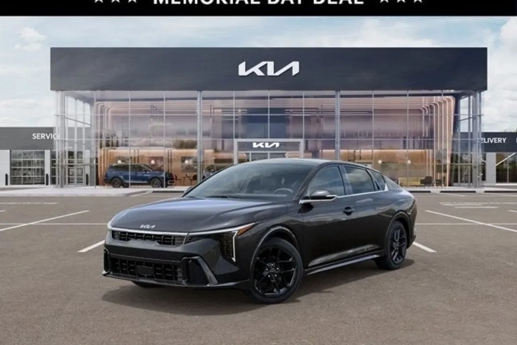 2025 Kia K4 GT-Line Turbo photo 1