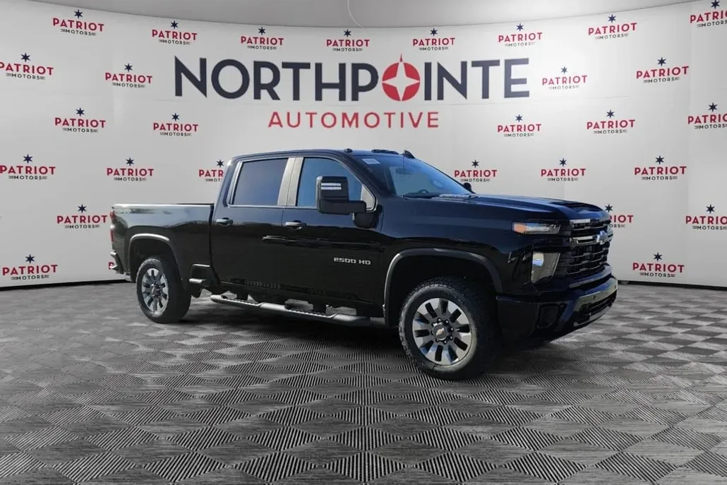 2025 Chevrolet Silverado 2500HD Custom photo 1