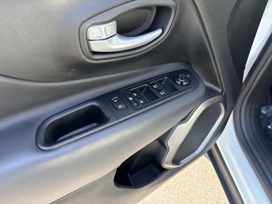 2023 Jeep Renegade Latitude Upland photo 1