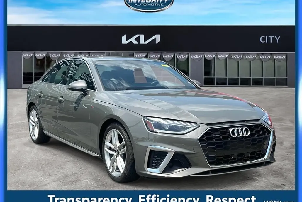 2023 Audi A4 45 S line Premium Plus Quattro photo 1