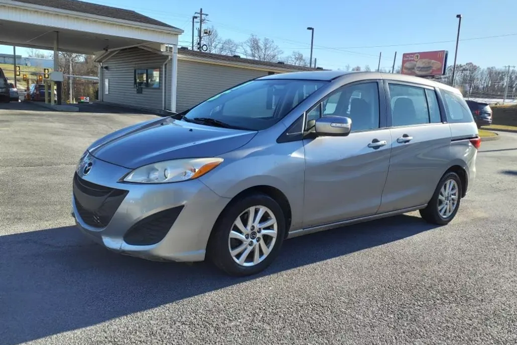 2015 Mazda Mazda5 Sport photo 1