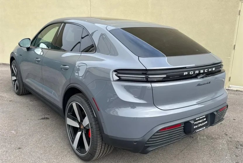 2025 Porsche Macan photo 1