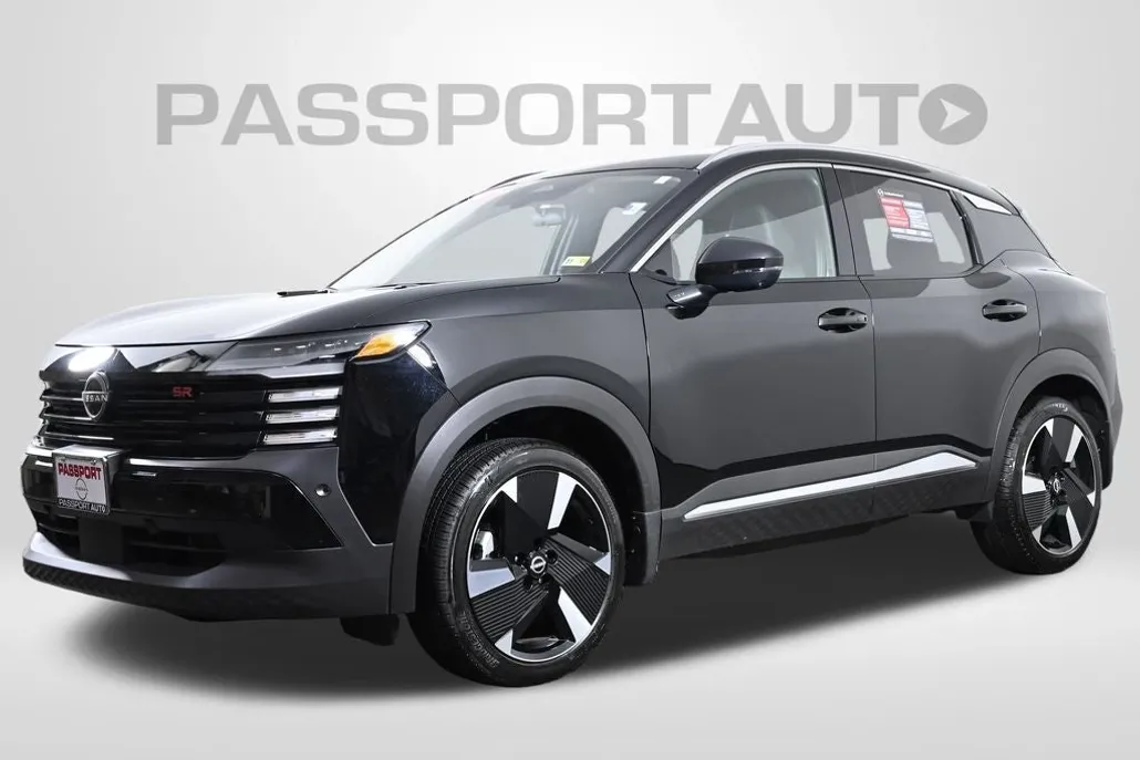 2025 Nissan Kicks SR photo 1