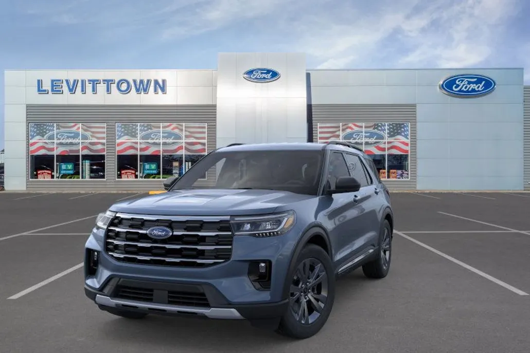 2025 Ford Explorer photo 1