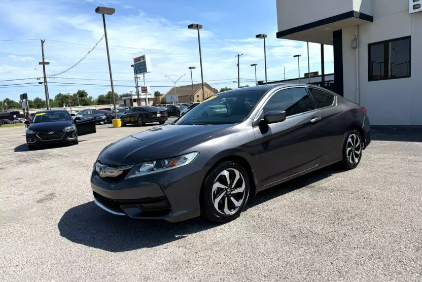 2016 Honda Accord photo 1