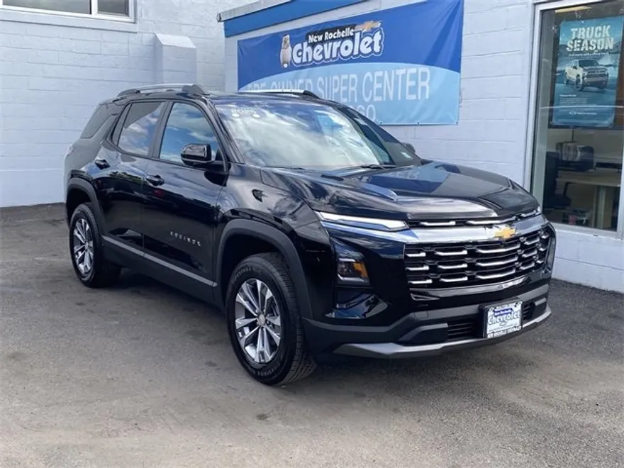 2025 Chevrolet Equinox LT photo 1