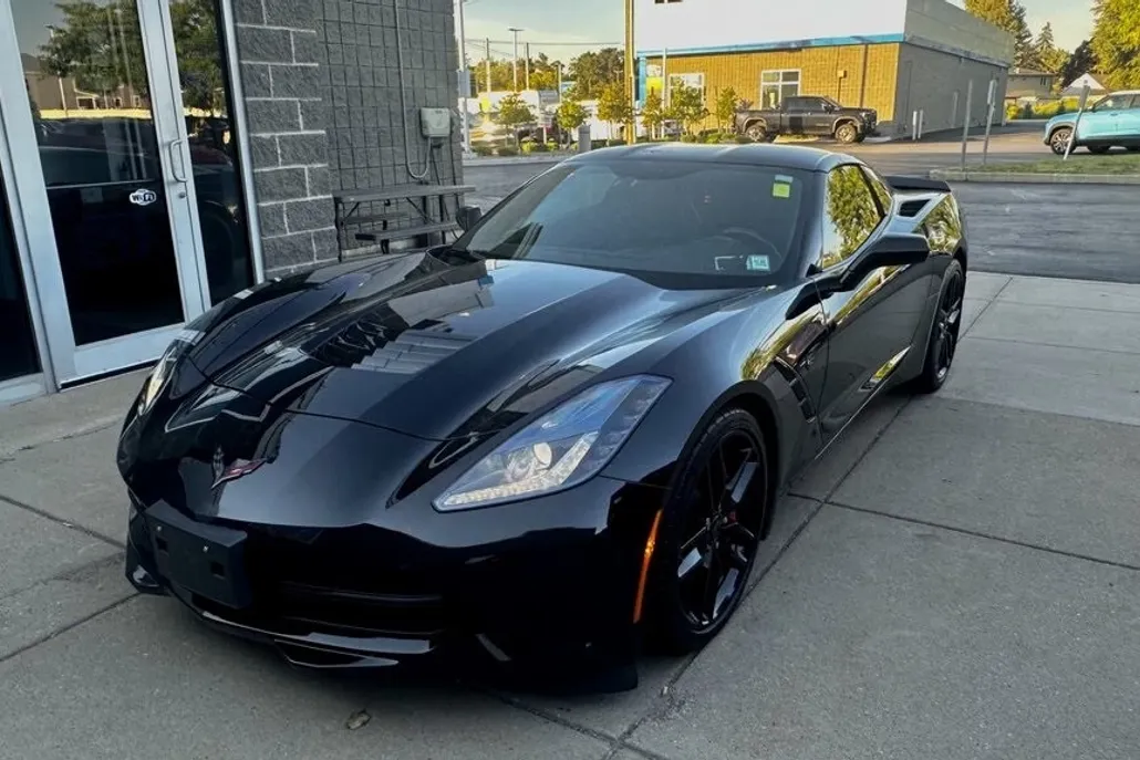 2016 Chevrolet Corvette Stingray 1LT photo 1