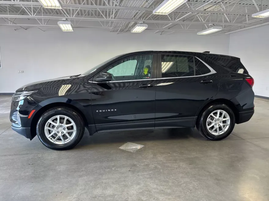 2022 Chevrolet Equinox LT photo 1