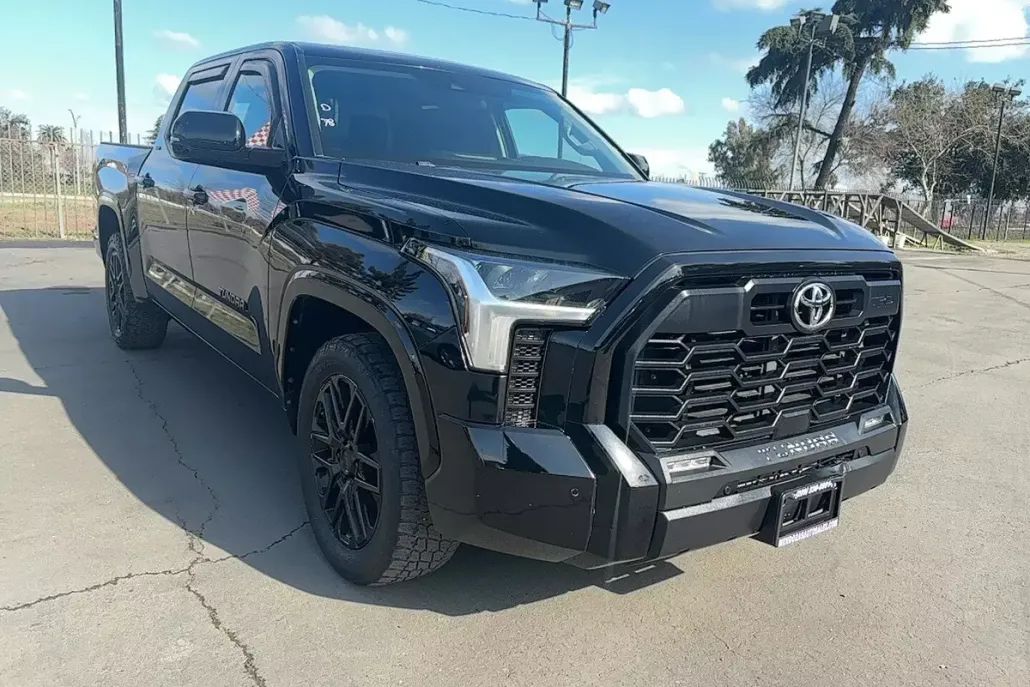 2022 Toyota Tundra CrewMax SR photo 1