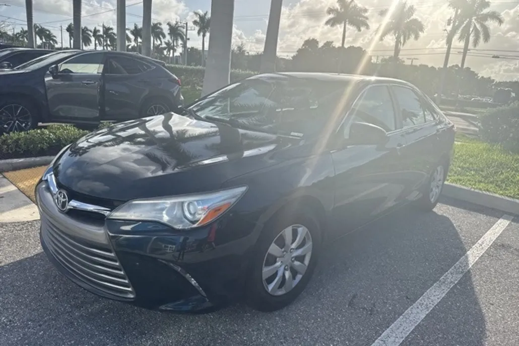 2016 Toyota Camry photo 1