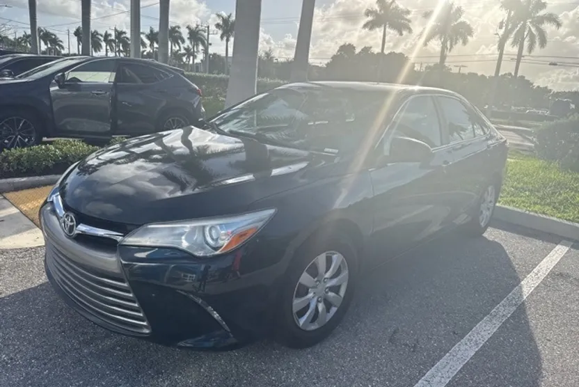 2016 Toyota Camry photo 1