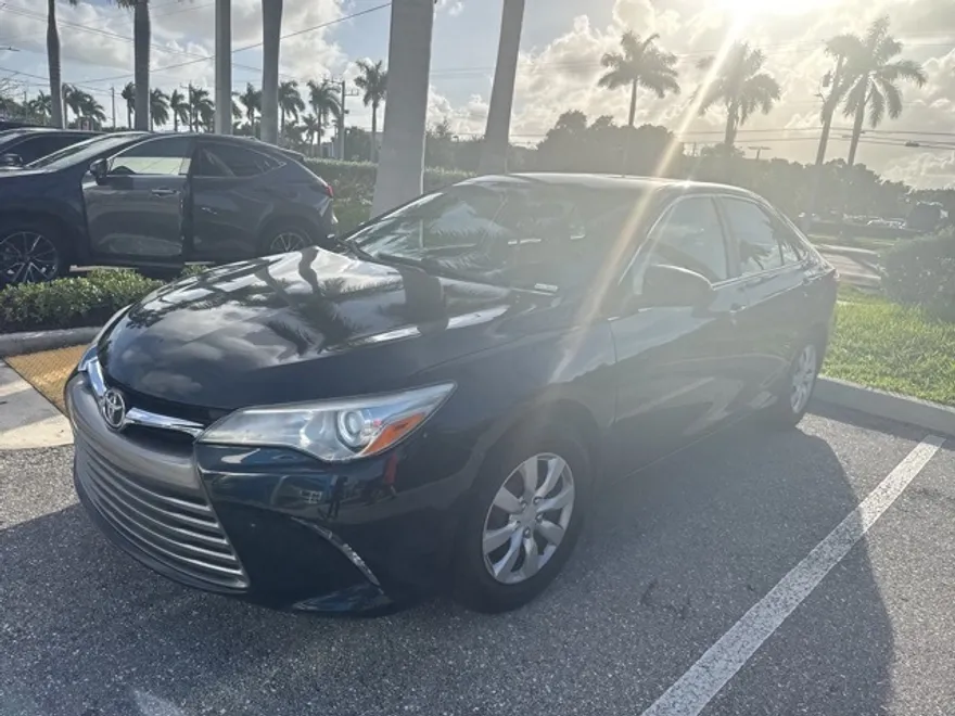 2016 Toyota Camry photo 1