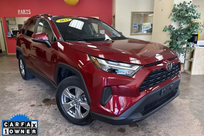 2023 Toyota RAV4 XLE photo 1