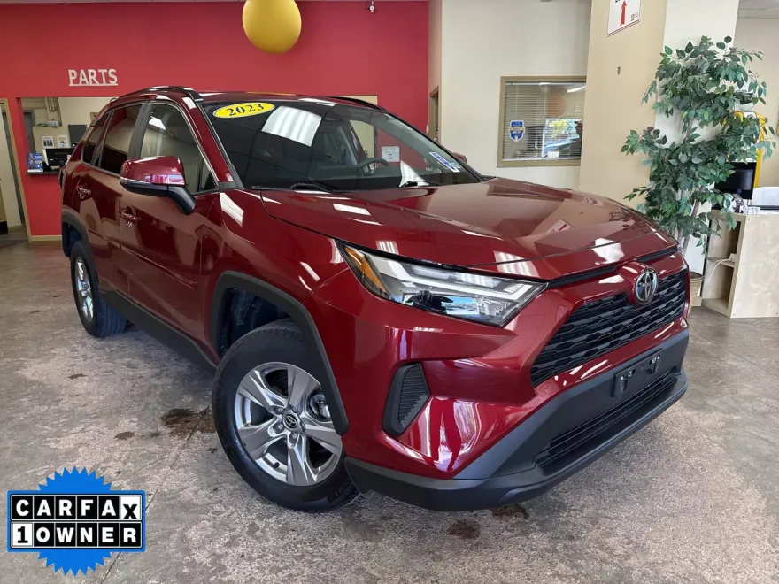 2023 Toyota RAV4 XLE photo 1