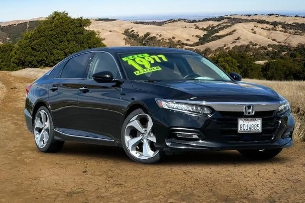 2018 Honda Accord Touring photo 1