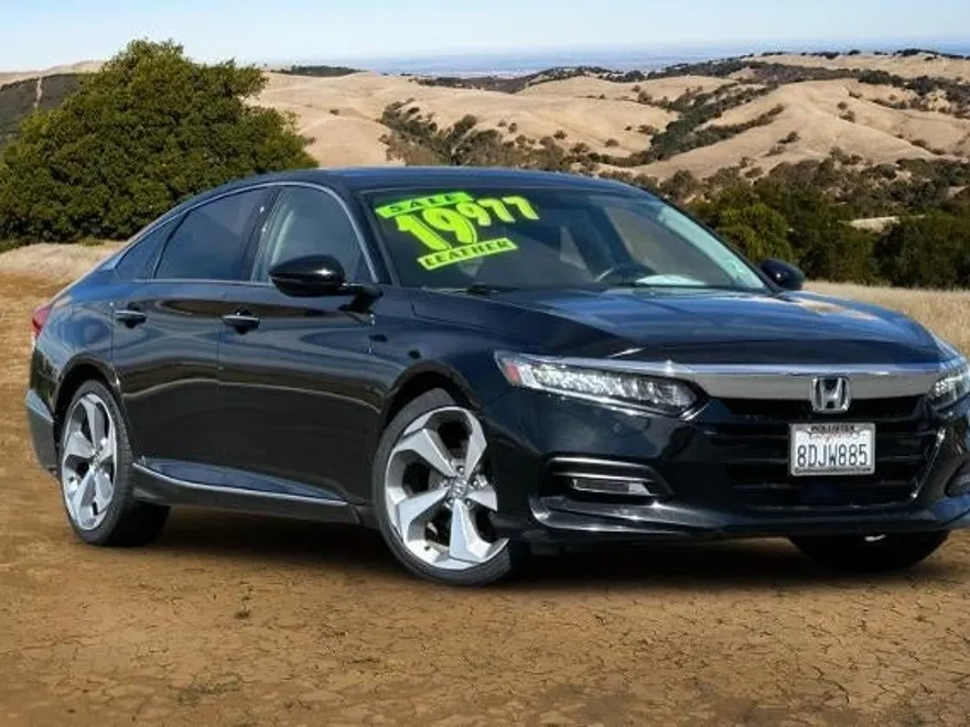 2018 Honda Accord Touring photo 1