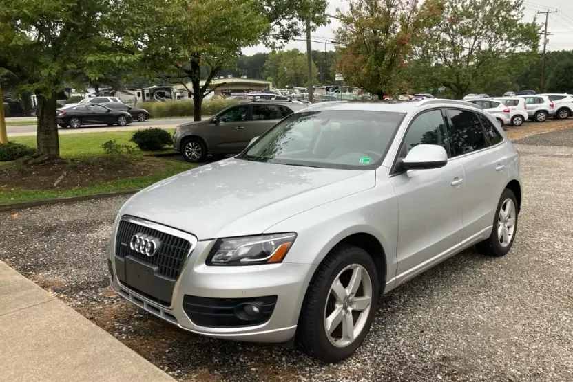 2012 Audi Q5 2.0T Premium photo 1