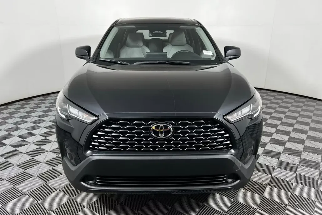 2023 Toyota Corolla Cross L photo 1