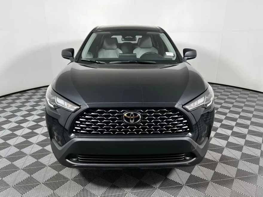 2023 Toyota Corolla Cross L photo 1