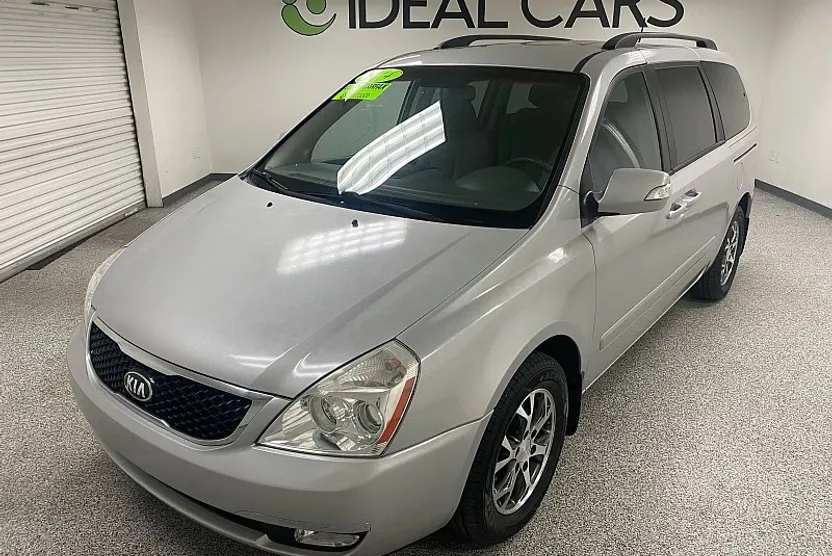 2014 Kia Sedona LX photo 1