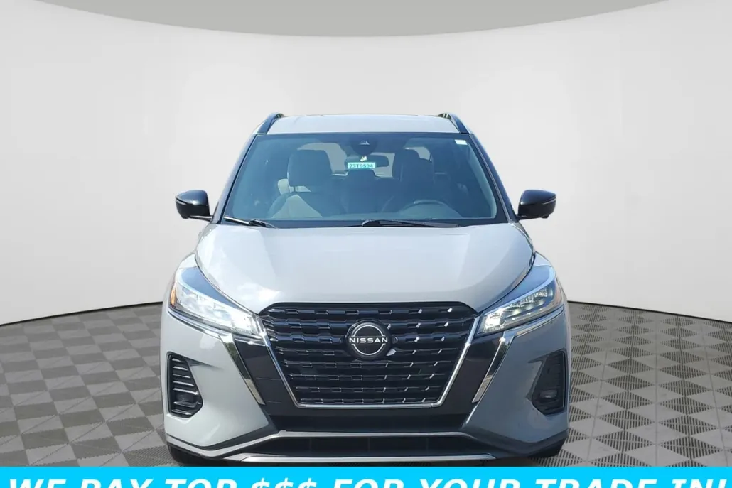 2022 Nissan Kicks SR photo 1