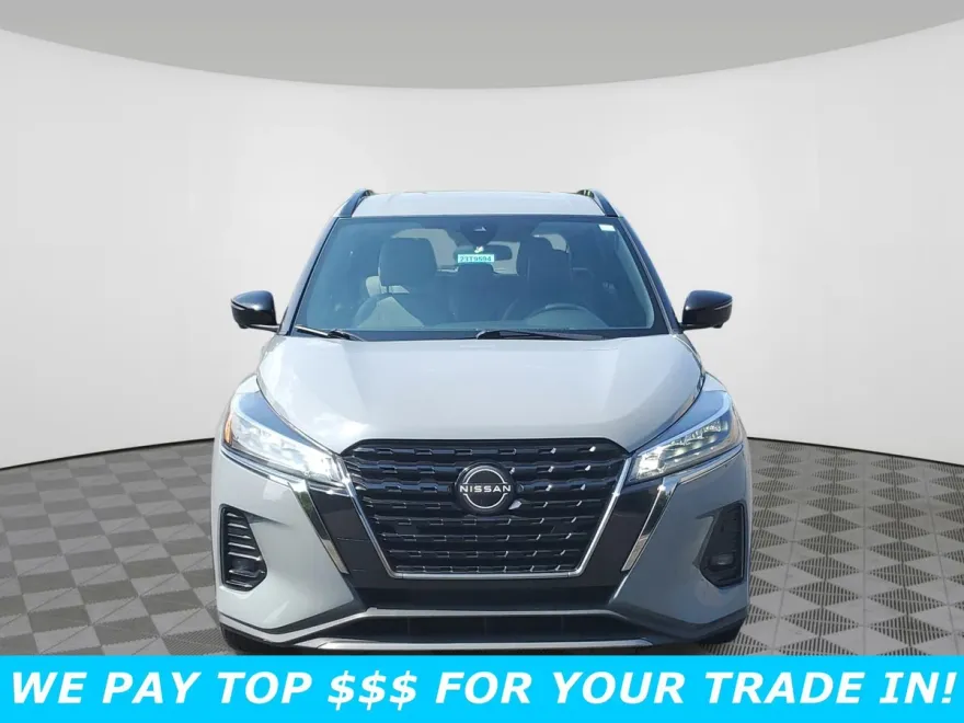 2022 Nissan Kicks SR photo 1