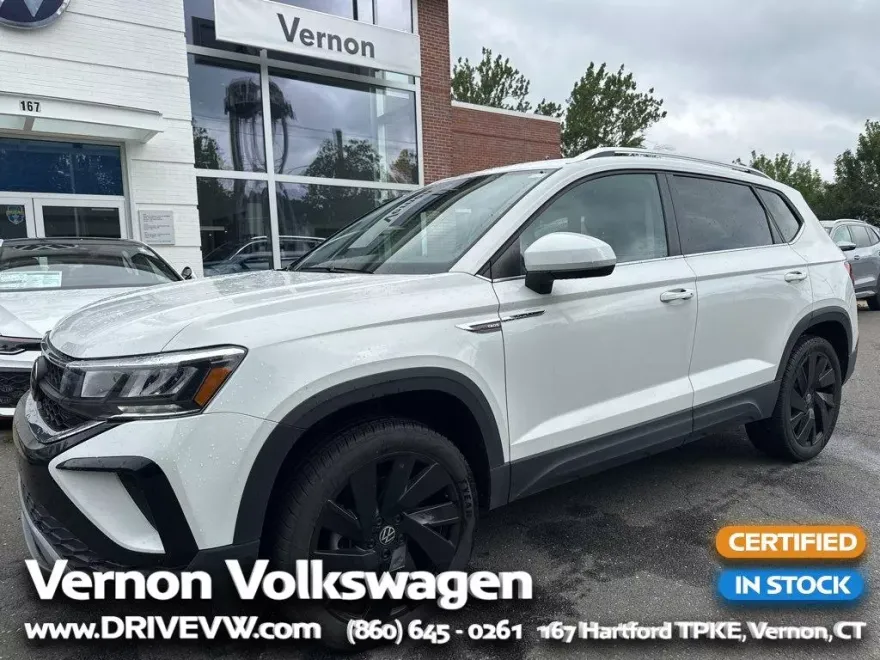 2024 Volkswagen Taos SE photo 1