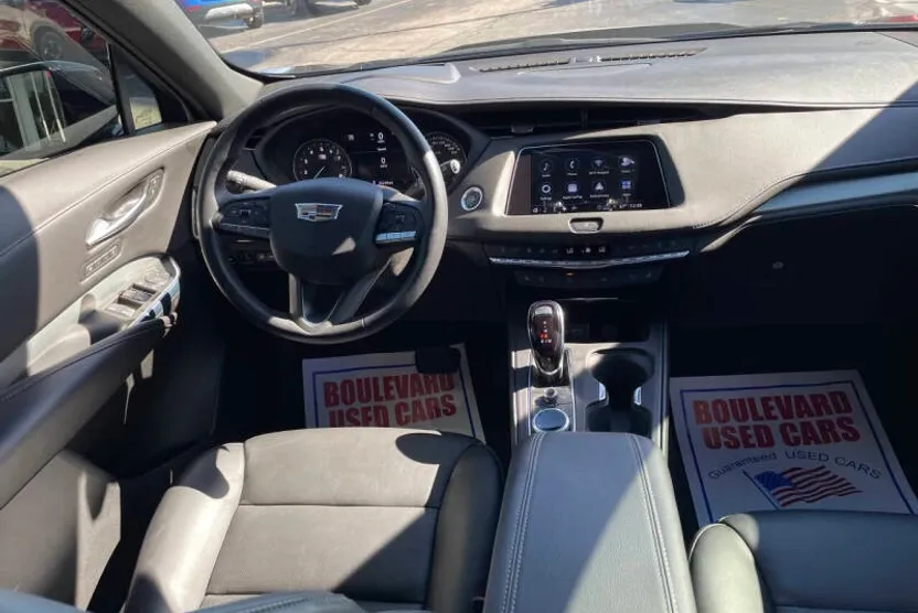 2023 Cadillac XT4 Premium Luxury photo 1
