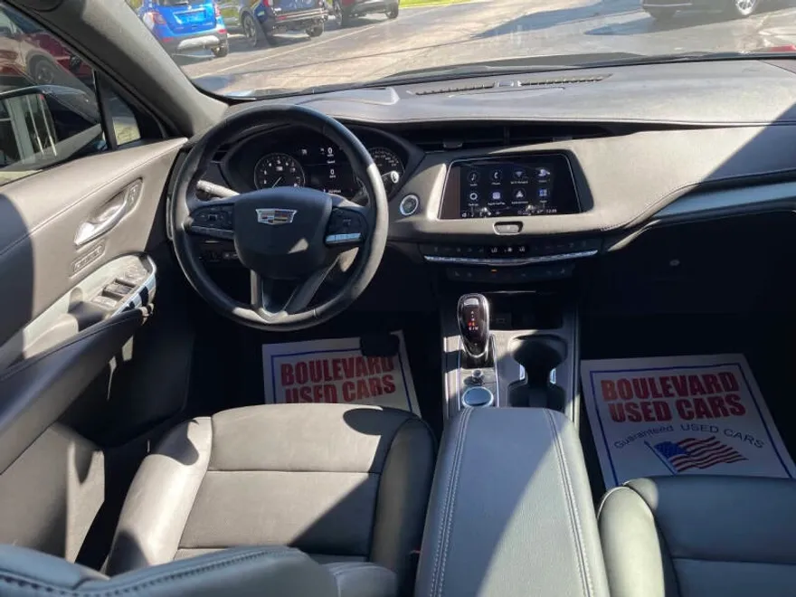 2023 Cadillac XT4 Premium Luxury photo 1