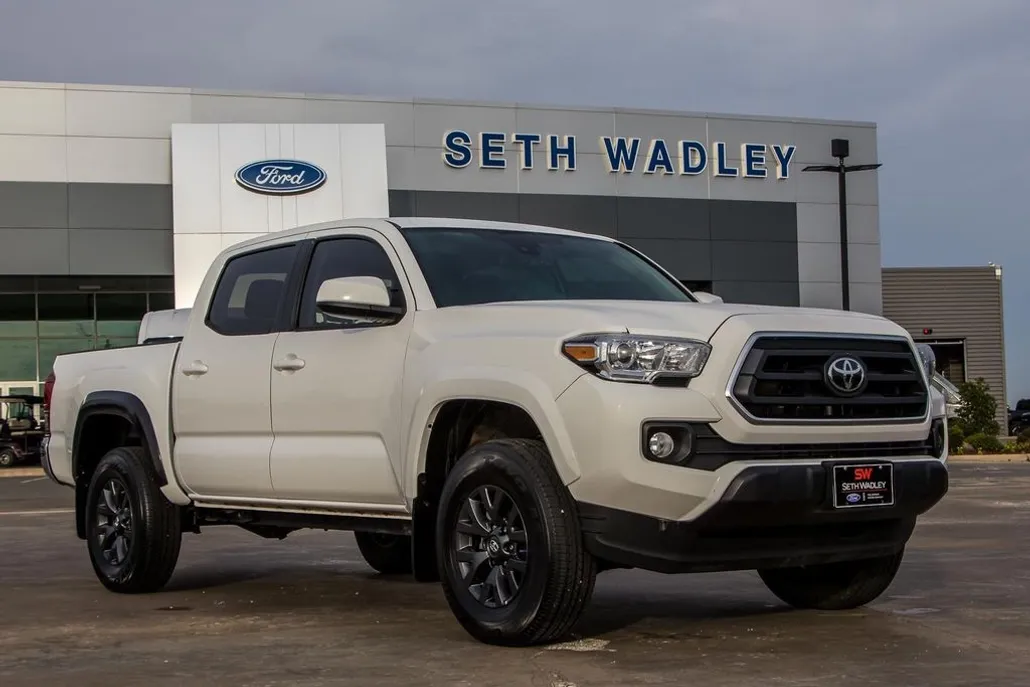 2023 Toyota Tacoma SR5 V6 photo 1