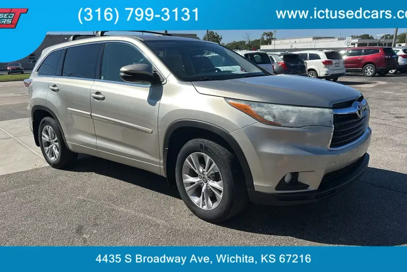 2016 Toyota Highlander LE Plus Sport photo 1