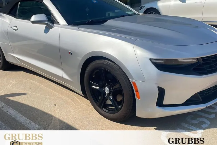 2019 Chevrolet Camaro 1LT photo 1