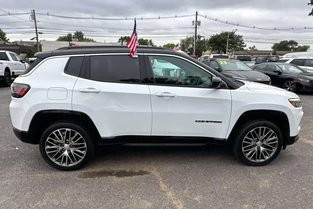 2023 Jeep Compass Limited photo 1