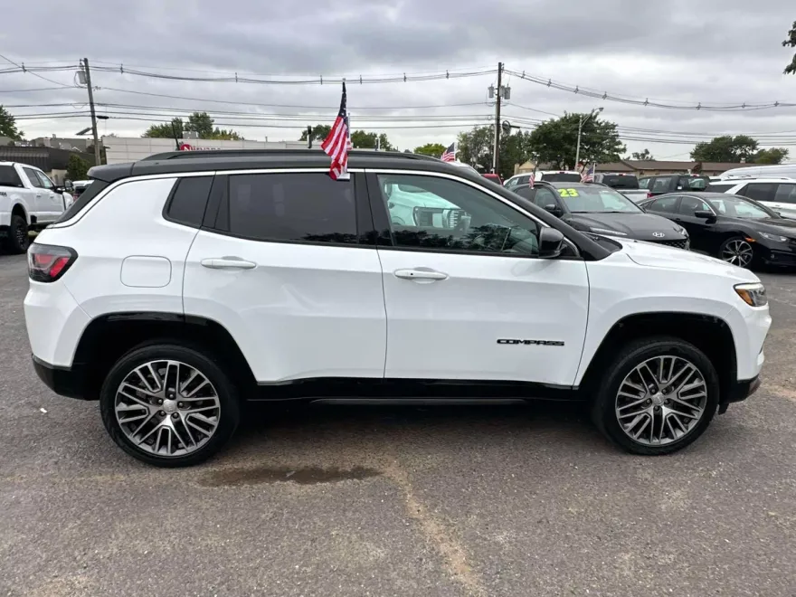2023 Jeep Compass Limited photo 1