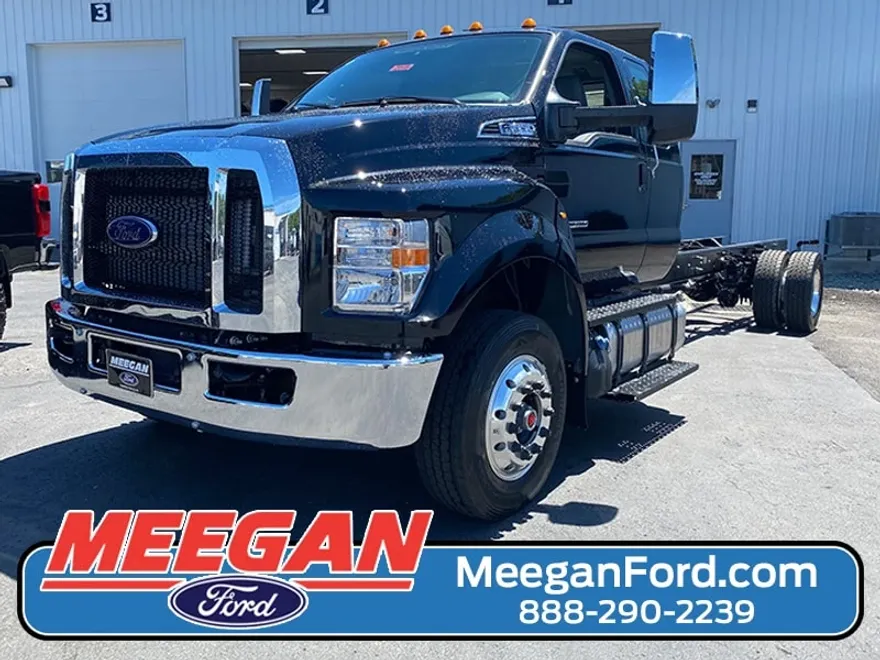 2025 Ford F-650 SuperCab photo 1