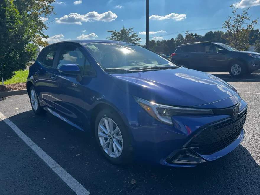 2025 Toyota Corolla SE photo 1