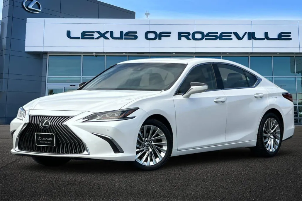 2021 Lexus ES Luxury photo 1