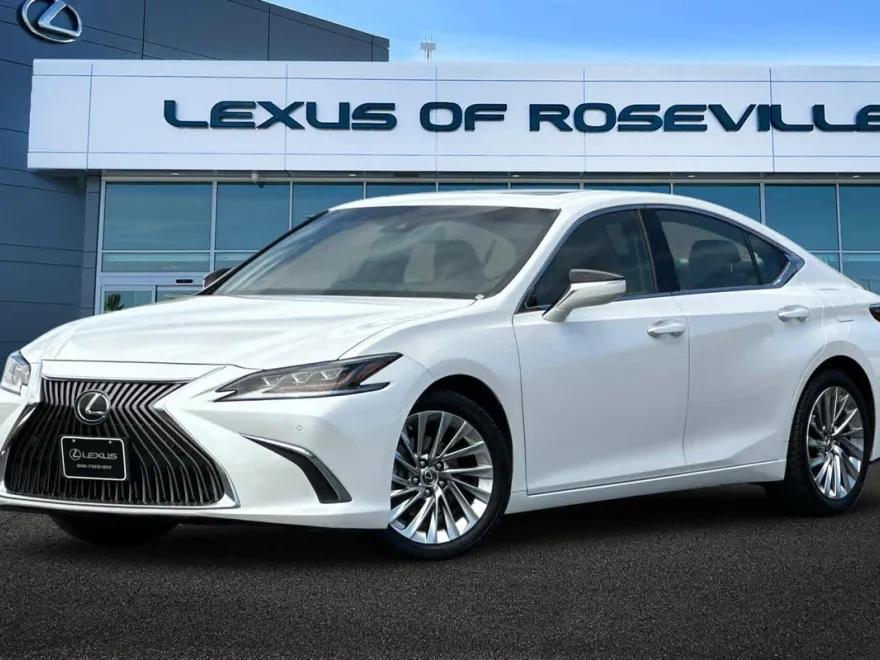 2021 Lexus ES Luxury photo 1