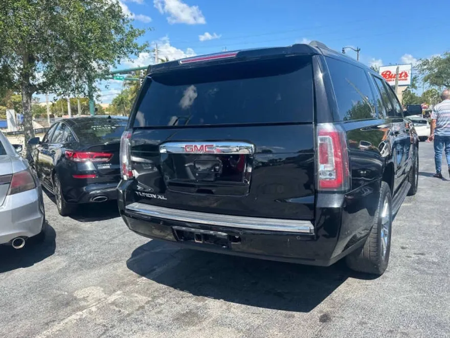 2017 Gmc Yukon XL Denali photo 1