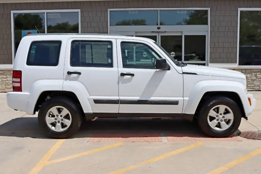 2011 Jeep Liberty Sport photo 1