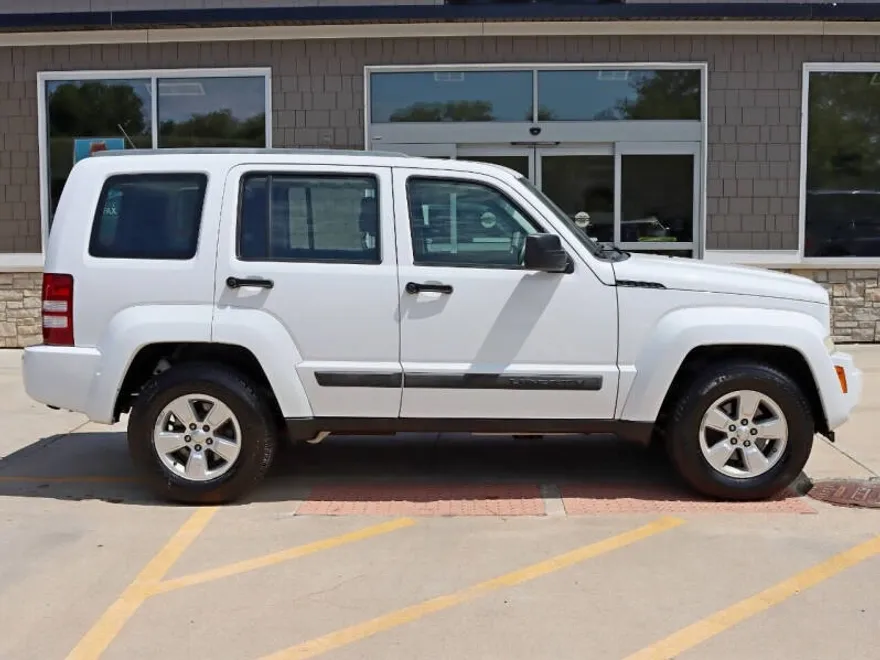 2011 Jeep Liberty Sport photo 1