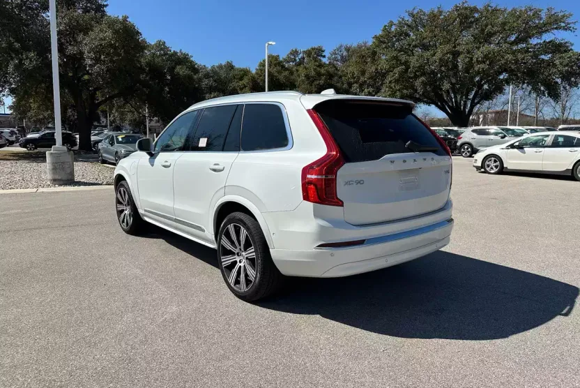 2025 Volvo XC90 T8 photo 1