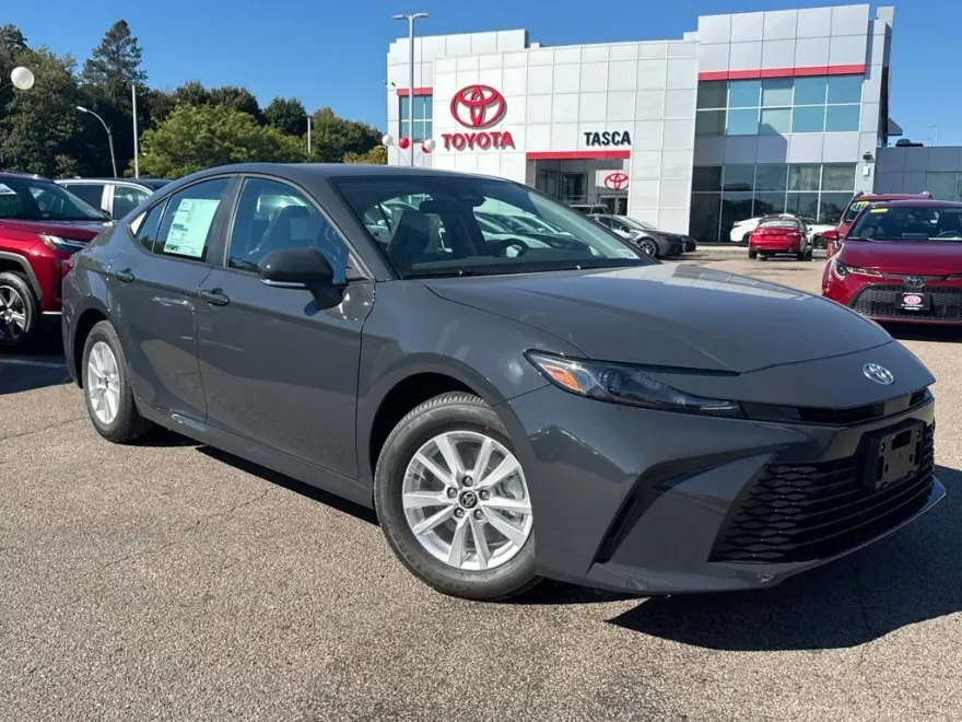 2026 Toyota Camry LE photo 1