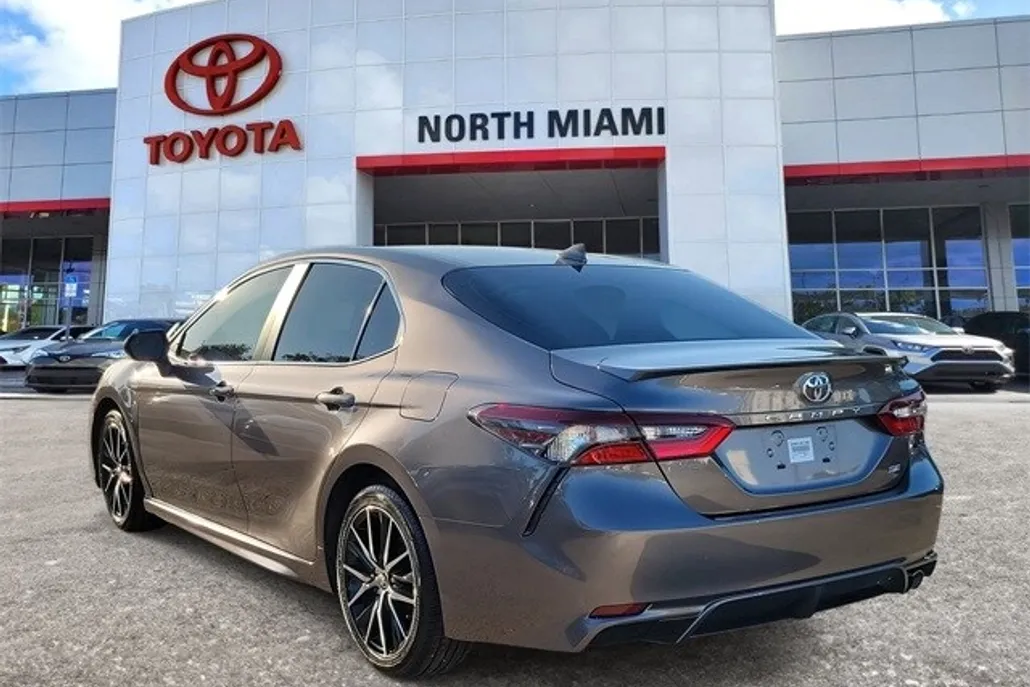 2024 Toyota Camry SE photo 1