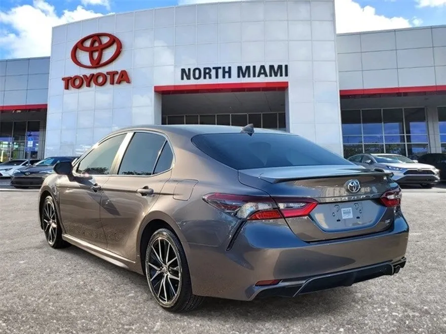 2024 Toyota Camry SE photo 1