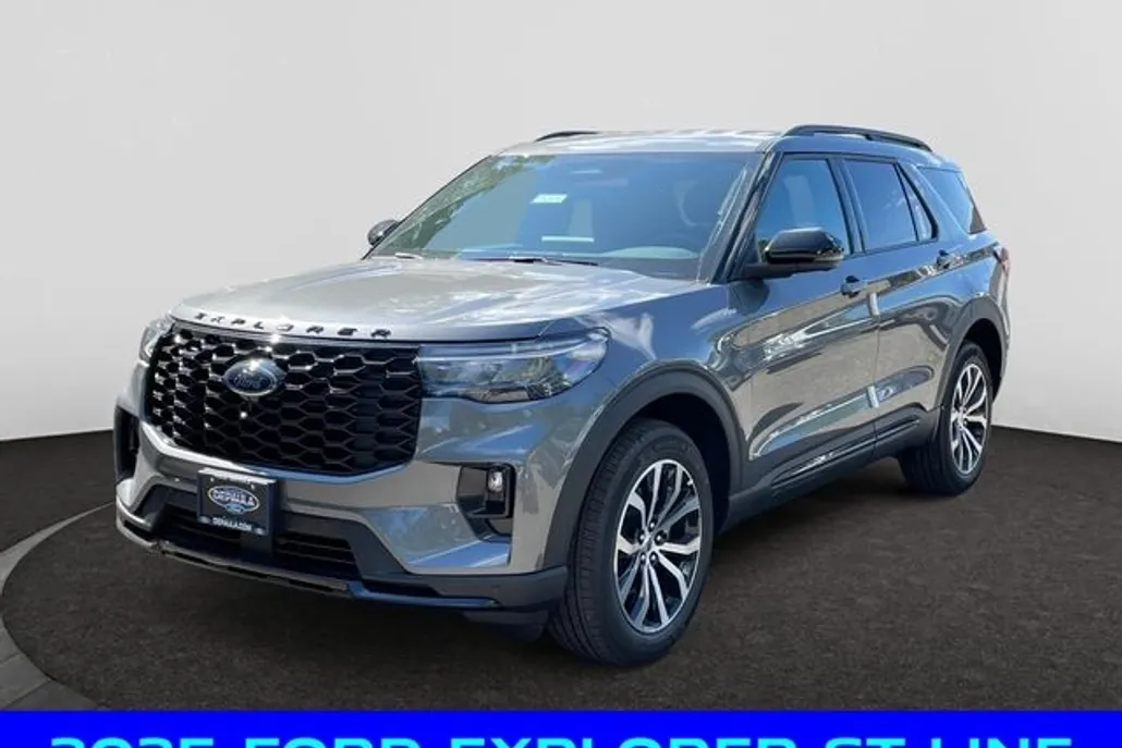 2025 Ford Explorer ST-Line photo 1