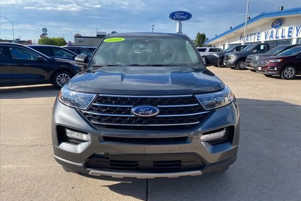 2020 Ford Explorer XLT photo 1