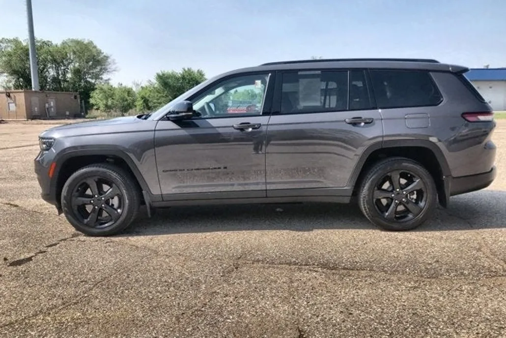2024 Jeep Grand Cherokee Limited photo 1