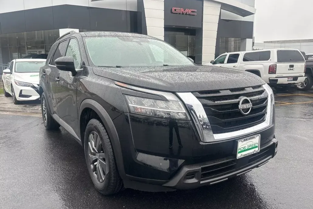 2022 Nissan Pathfinder SV photo 1